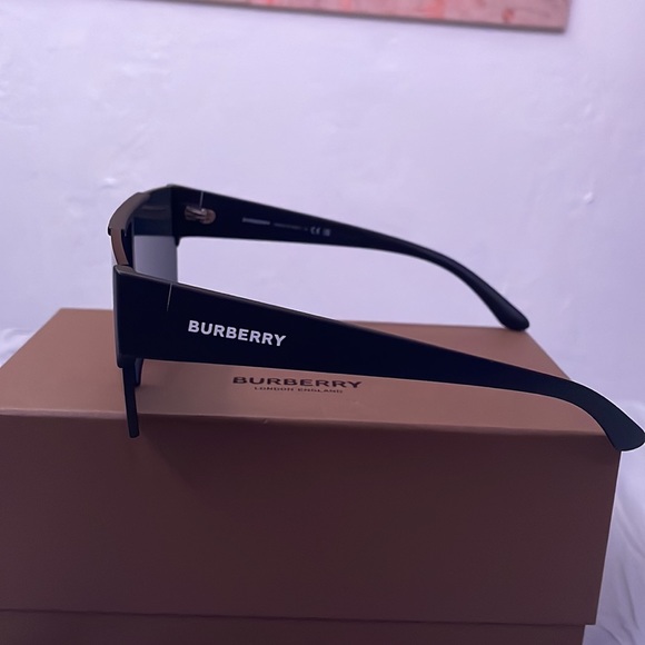 Burberry Mens Sunglasses - Picture 2 of 8